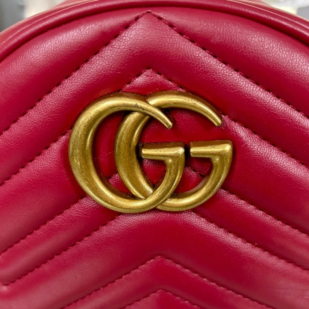 DESIGNER INSPIRED G G MARMONT Red Round Crossbody Bag with Gold Accents - Picture 2 of 12